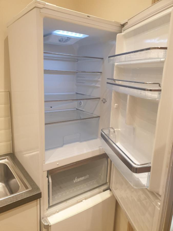 London Luxury Apartments 3 Bedroom Sleeps 8 With 3 Bathrooms 4 Mins Walk To Tube Free Parking Ilford Esterno foto