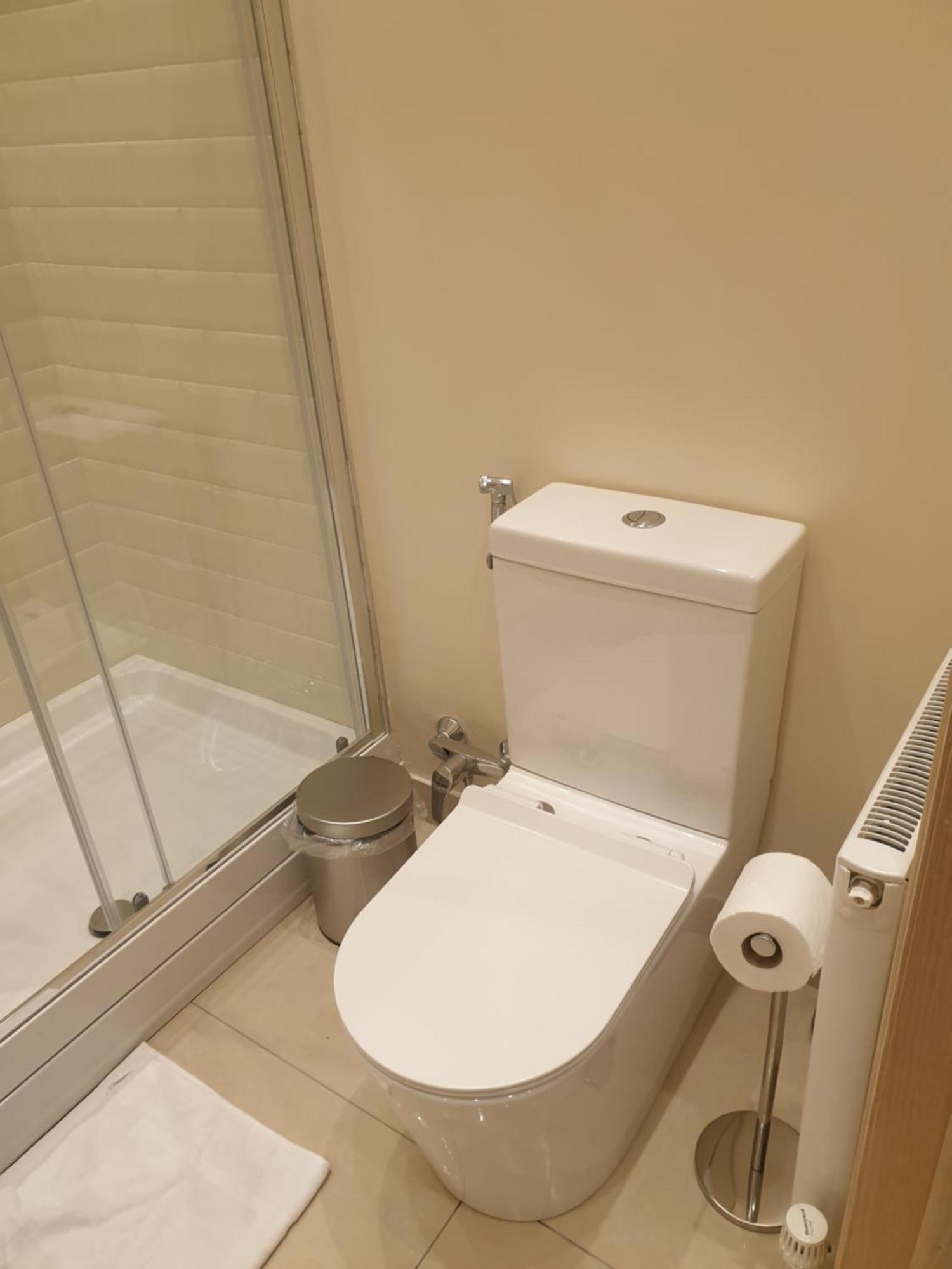 London Luxury Apartments 3 Bedroom Sleeps 8 With 3 Bathrooms 4 Mins Walk To Tube Free Parking Ilford Esterno foto