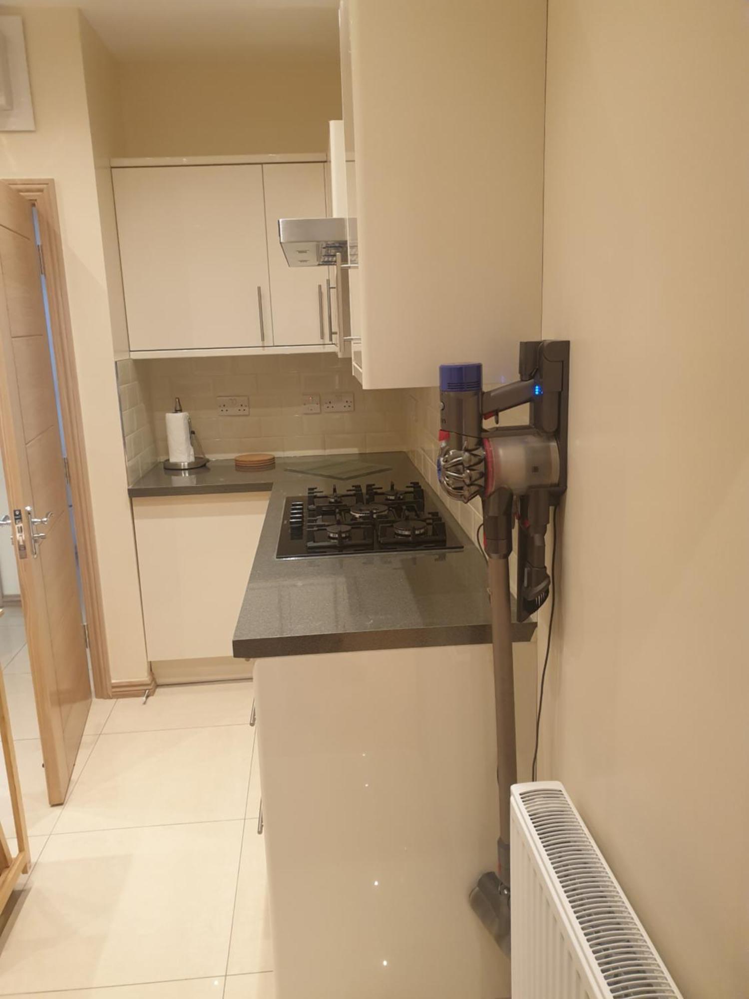 London Luxury Apartments 3 Bedroom Sleeps 8 With 3 Bathrooms 4 Mins Walk To Tube Free Parking Ilford Esterno foto