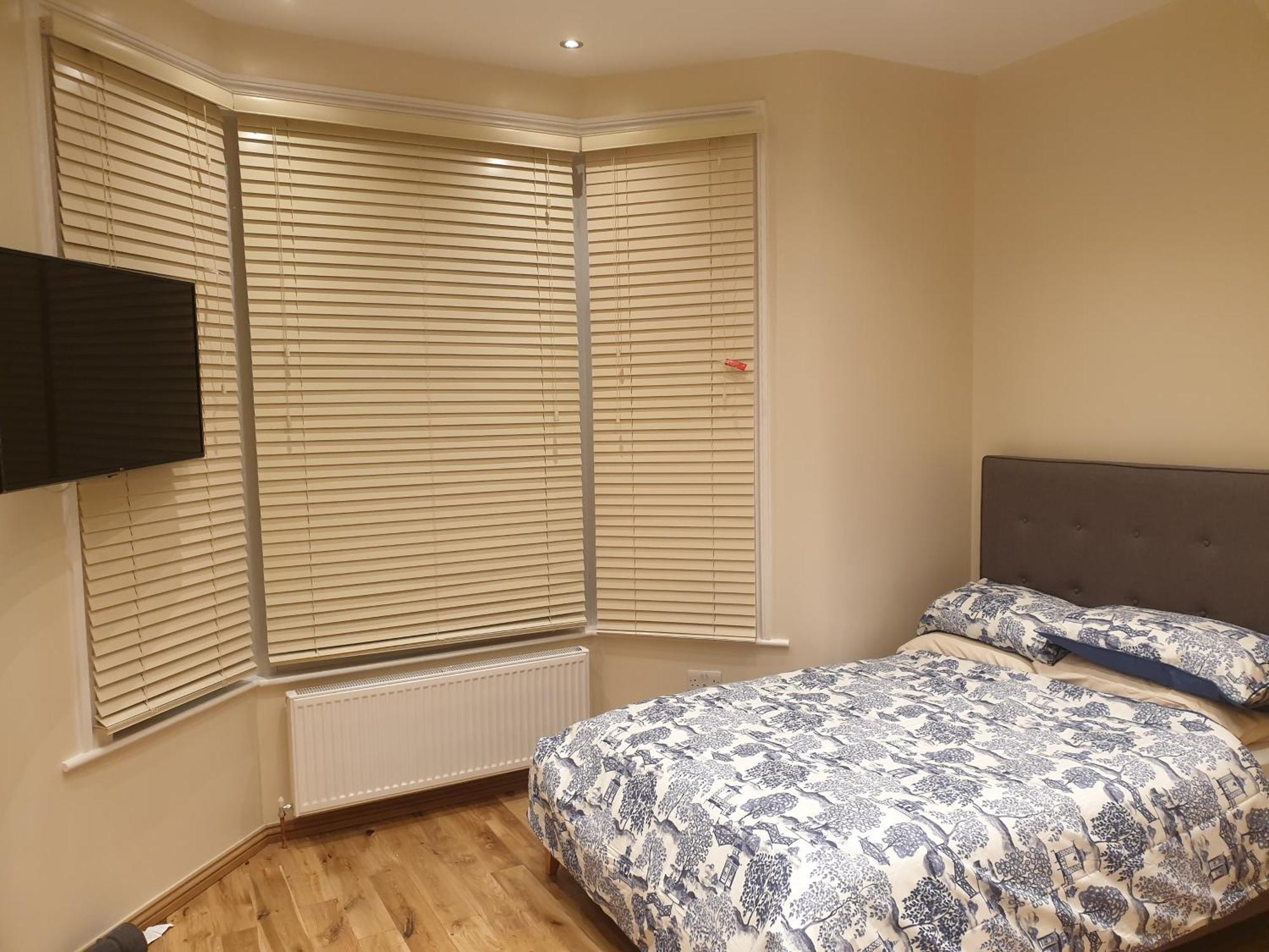 London Luxury Apartments 3 Bedroom Sleeps 8 With 3 Bathrooms 4 Mins Walk To Tube Free Parking Ilford Esterno foto